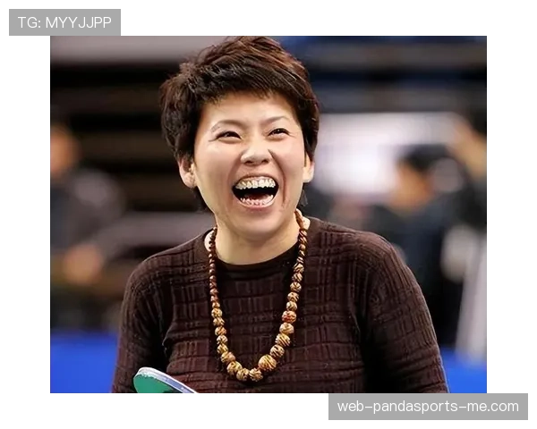 王楠比赛间隙居然还能边吃火锅边聊天，这画面我酸了！