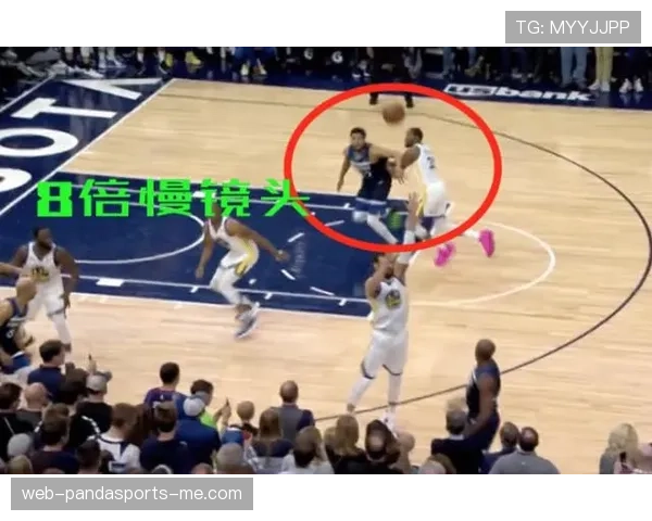 拉人犯规的判罚标准与裁判执法细节解析