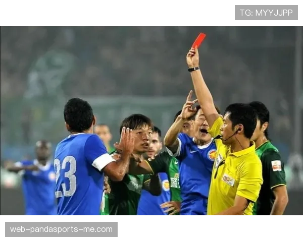 红牌规则详解：哪些行为必遭直接红牌判罚标准